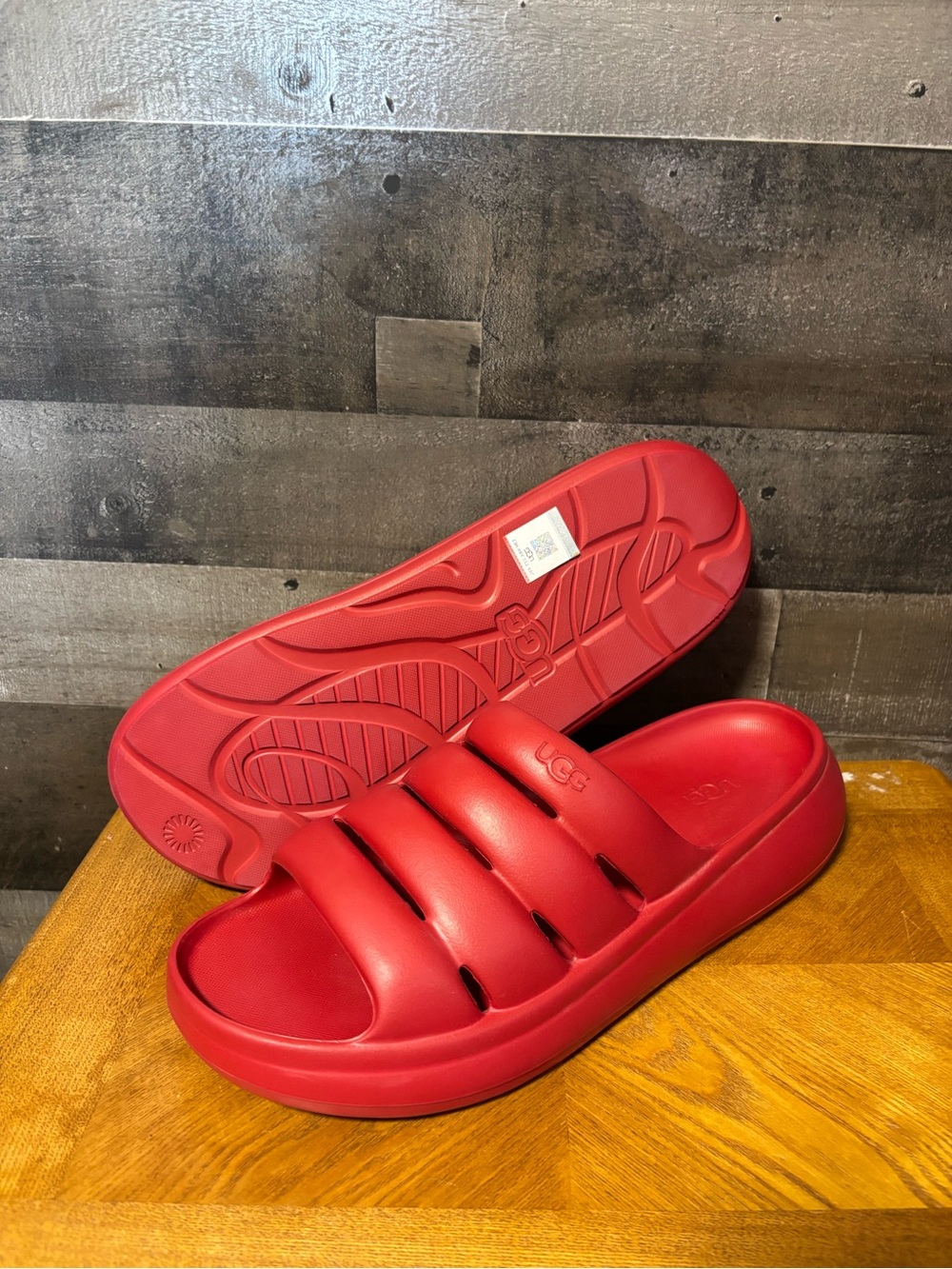NWOT UGG Men’s 14 Red Slide Sporto Sandals Sticker on Bottom